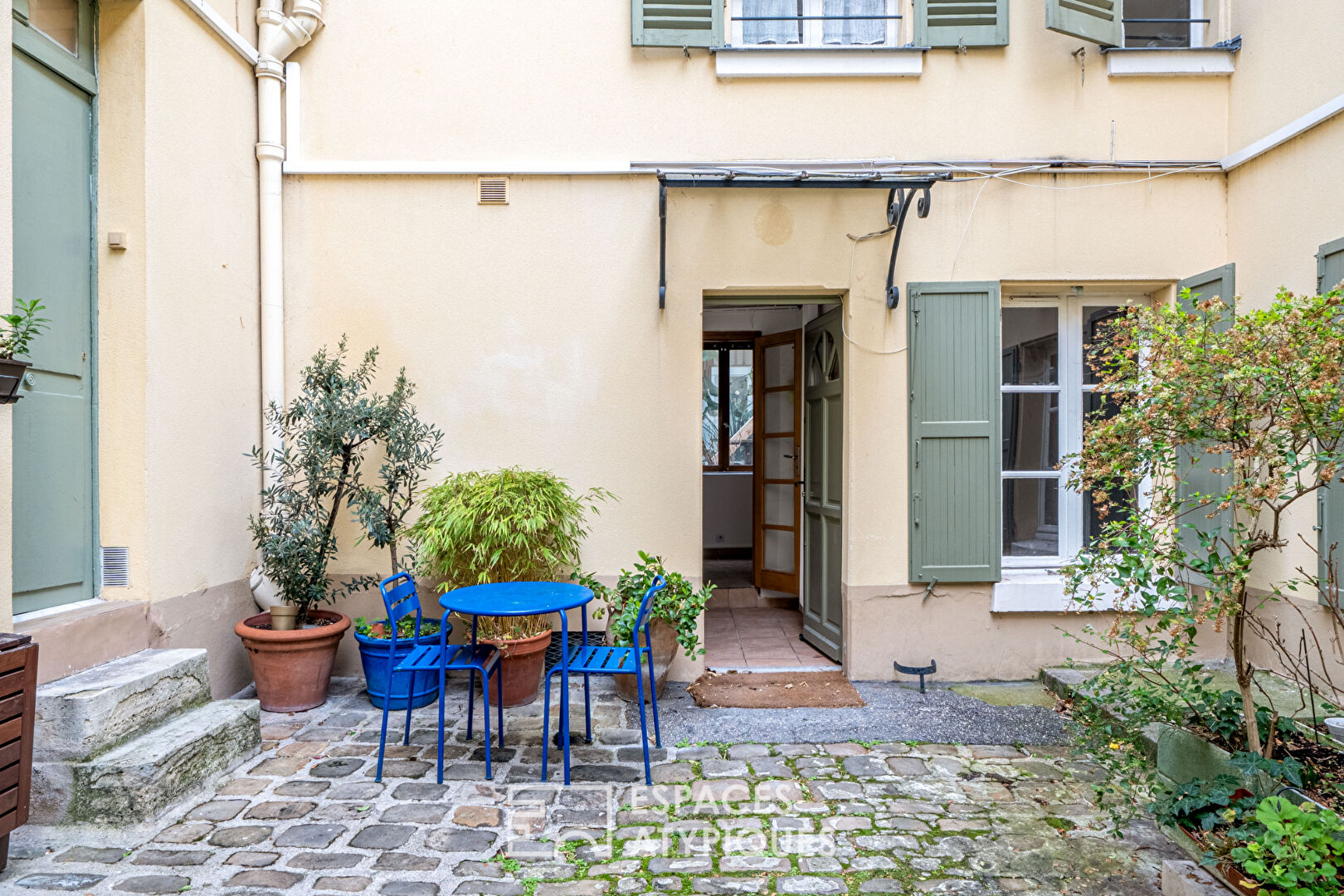 Maison-atelier avec cour intérieure, quartier Convention