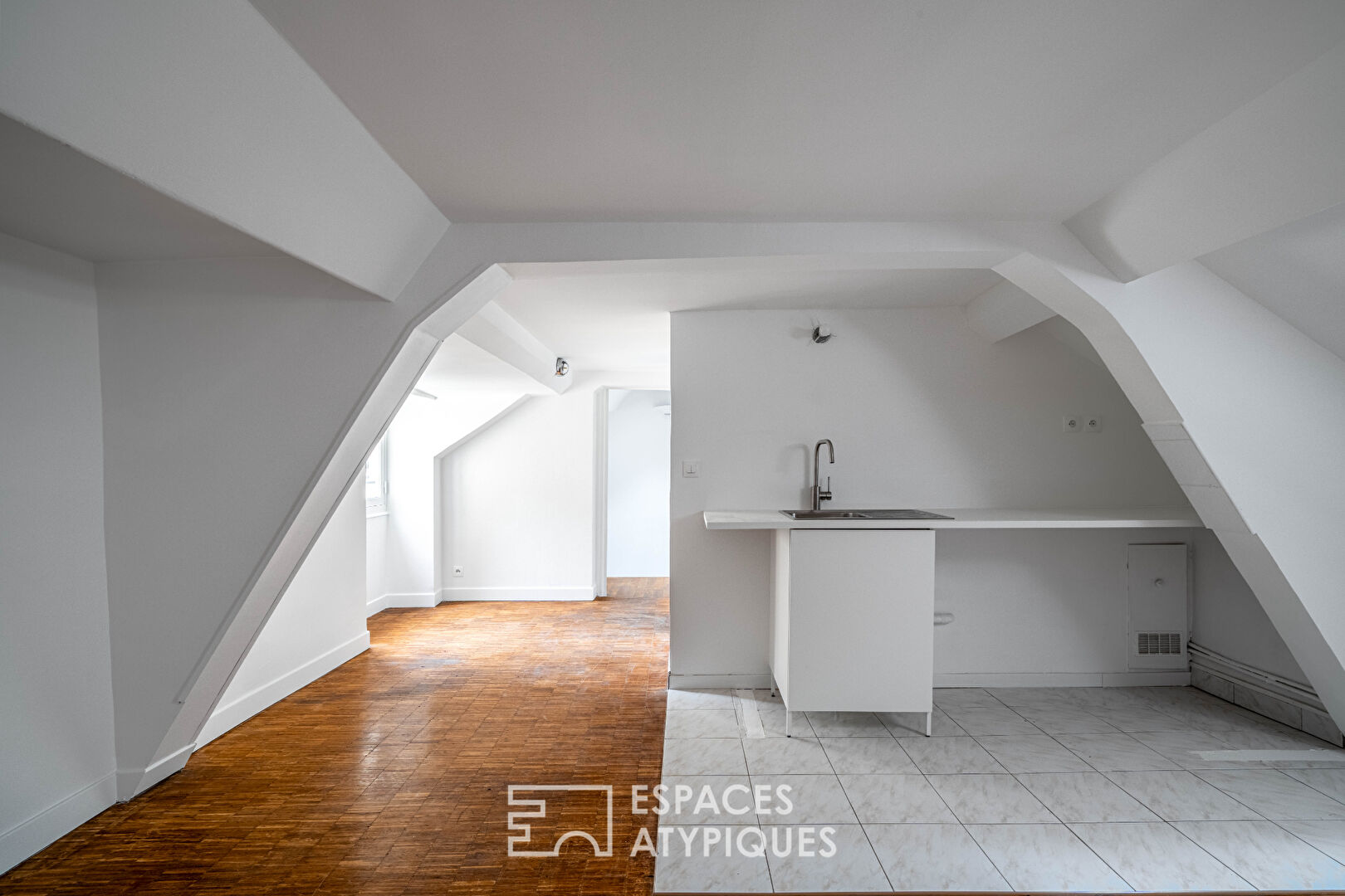 Maison-atelier avec cour intérieure, quartier Convention