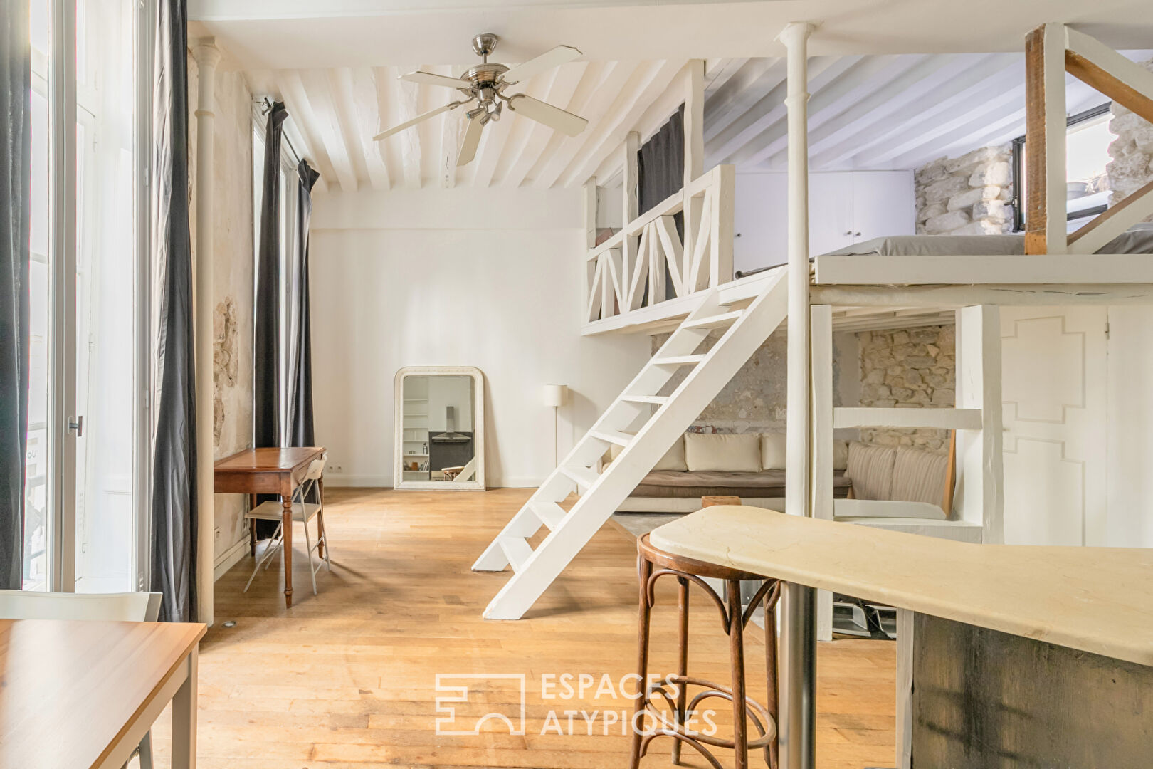 Appartement contemporain avec mezzanine au coeur de la rue du bac