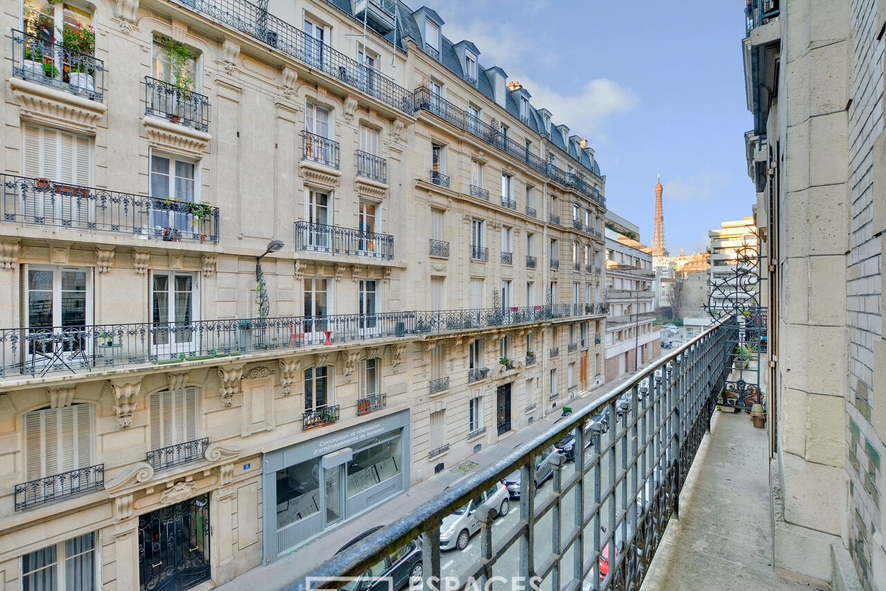 Charme Parisien et balcon avec vue sur la Tour Eiffel