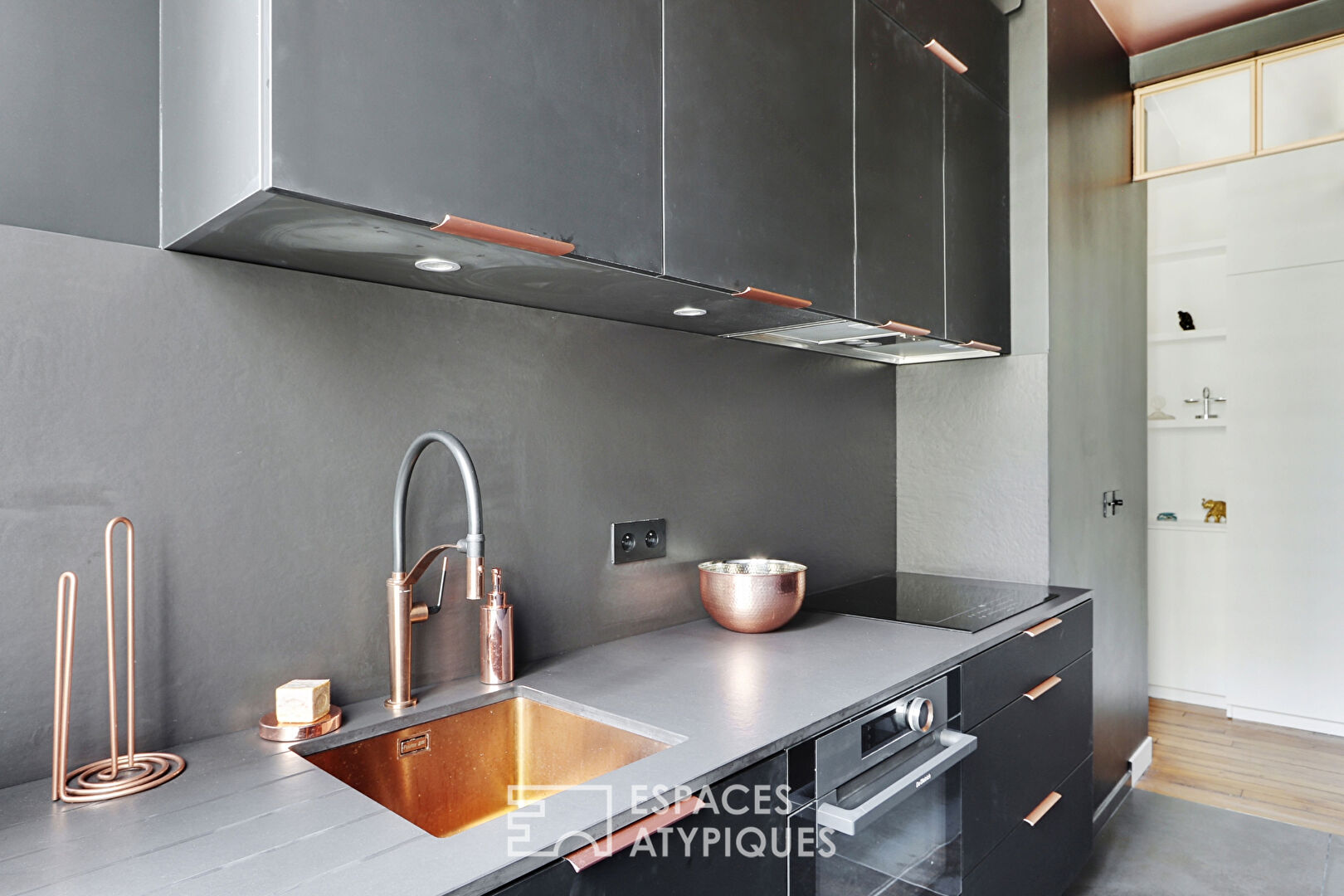 Charme Parisien et balcon avec vue sur la Tour Eiffel