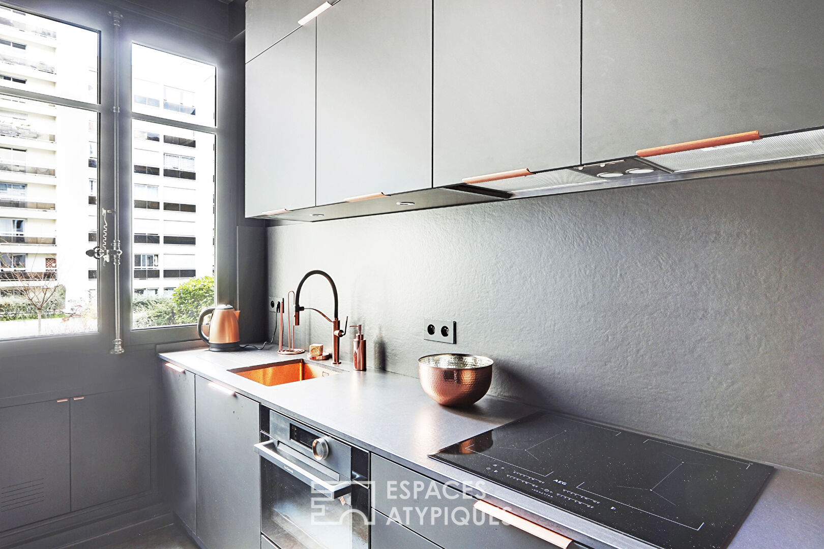 Charme Parisien et balcon avec vue sur la Tour Eiffel