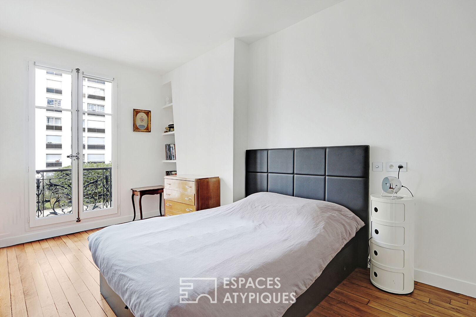 Charme Parisien et balcon avec vue sur la Tour Eiffel