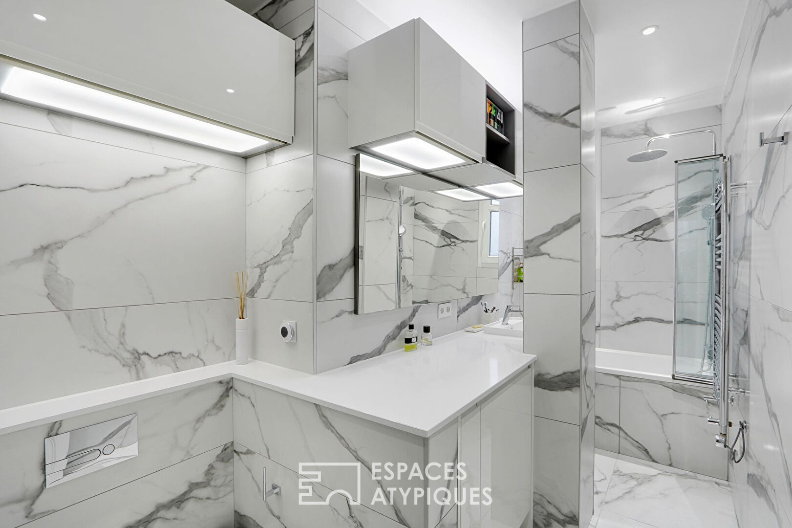 Charme Parisien et balcon avec vue sur la Tour Eiffel