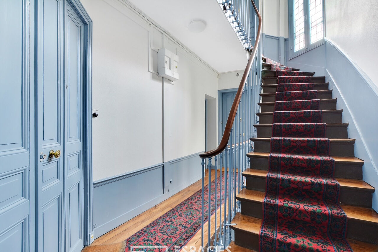 Charme Parisien et balcon avec vue sur la Tour Eiffel