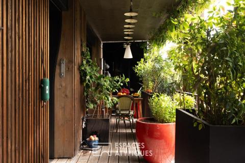 Duplex contemporain aux terrasses végétalisées, esprit canopée urbaine