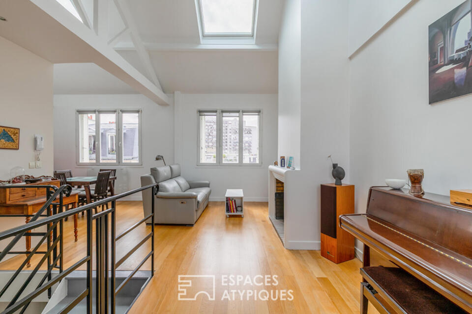 Duplex cathédrale traversant aux derniers étages