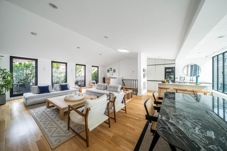 Maison contemporaine en pleine propriété à usage mixte