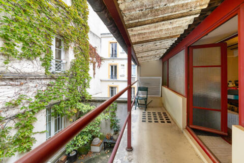 Maison à usage mixte avec terrasse et studio