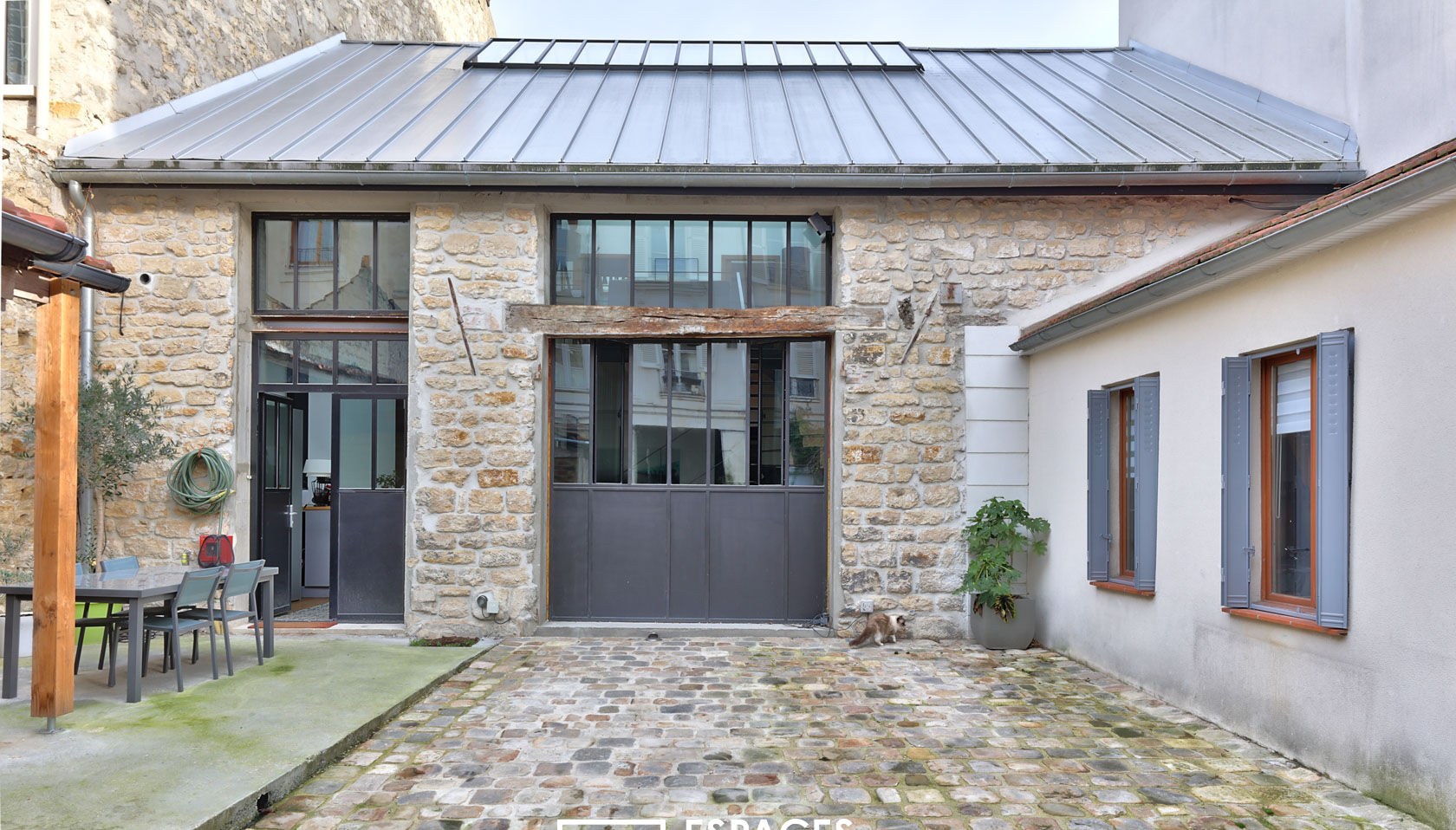 Loft spirit townhouse in old stable