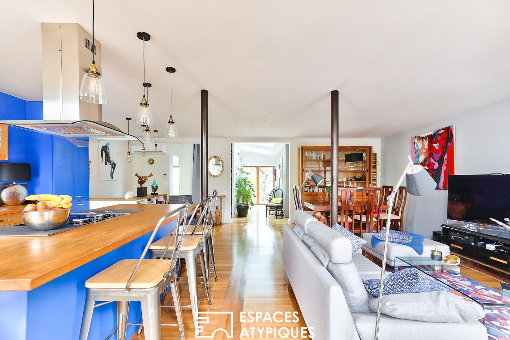 Maison de ville revisitée par architecte avec extension en bois sur pilotis
