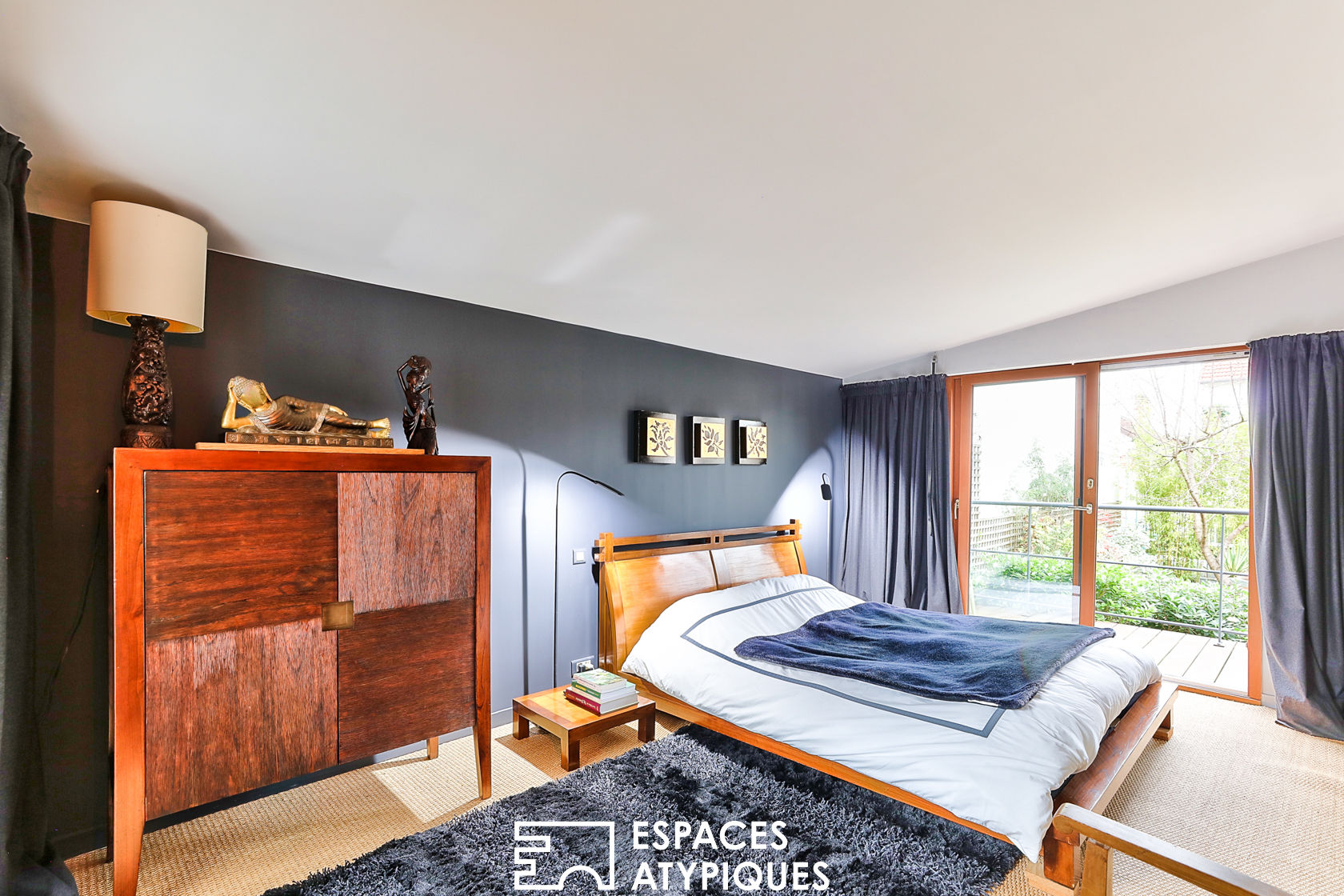 Maison de ville revisitée par architecte avec extension en bois sur pilotis