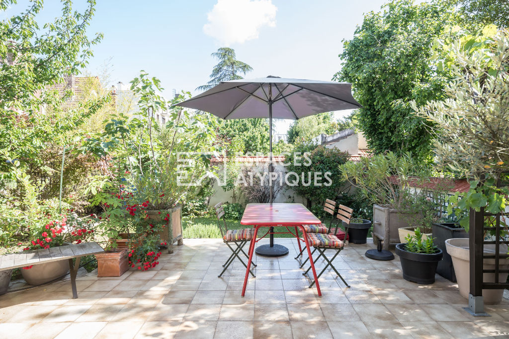 Maison familiale avec terrasse et jardin