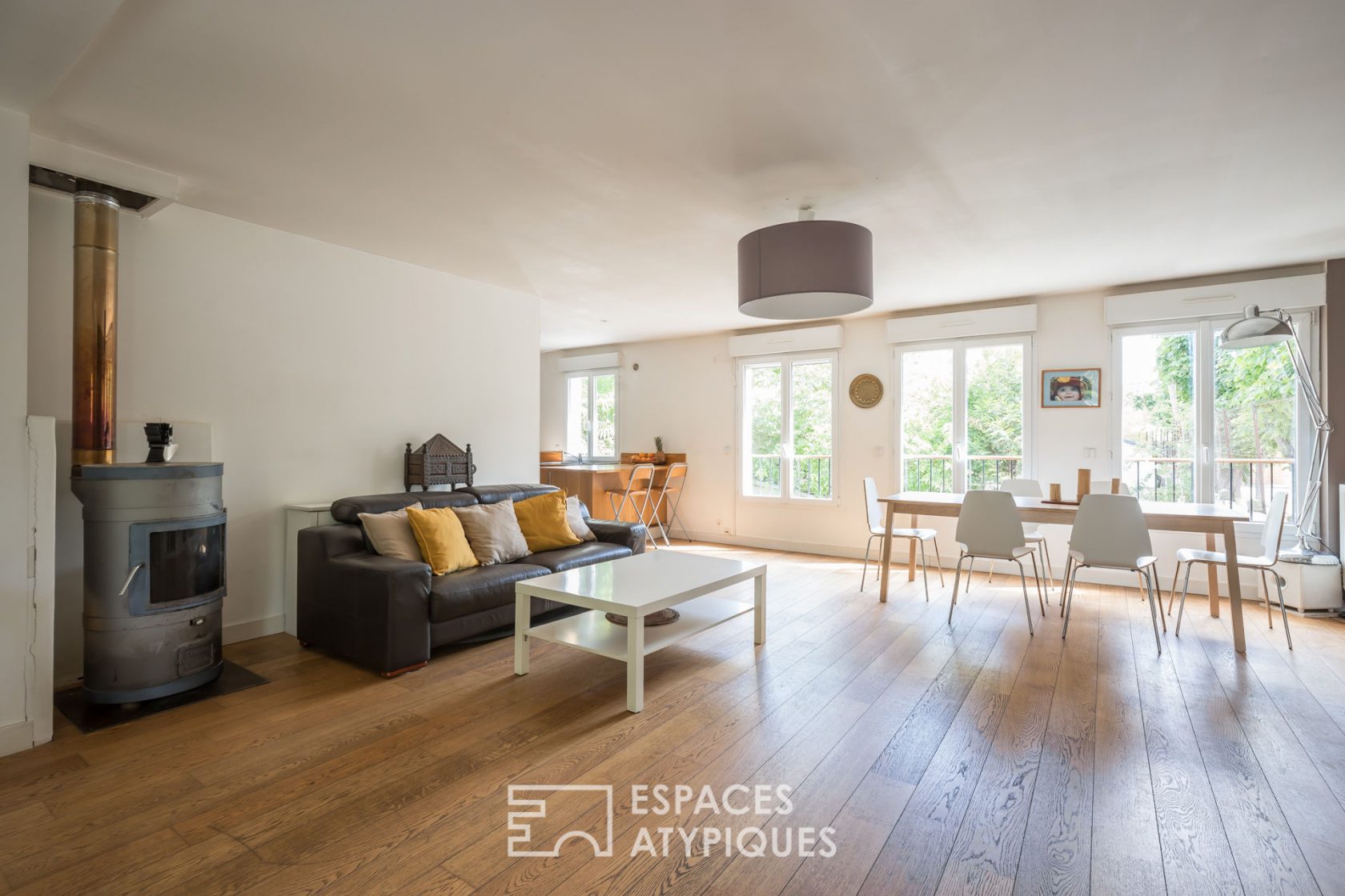 Townhouse with garden and outbuilding