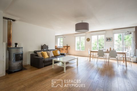 Townhouse with garden and outbuilding