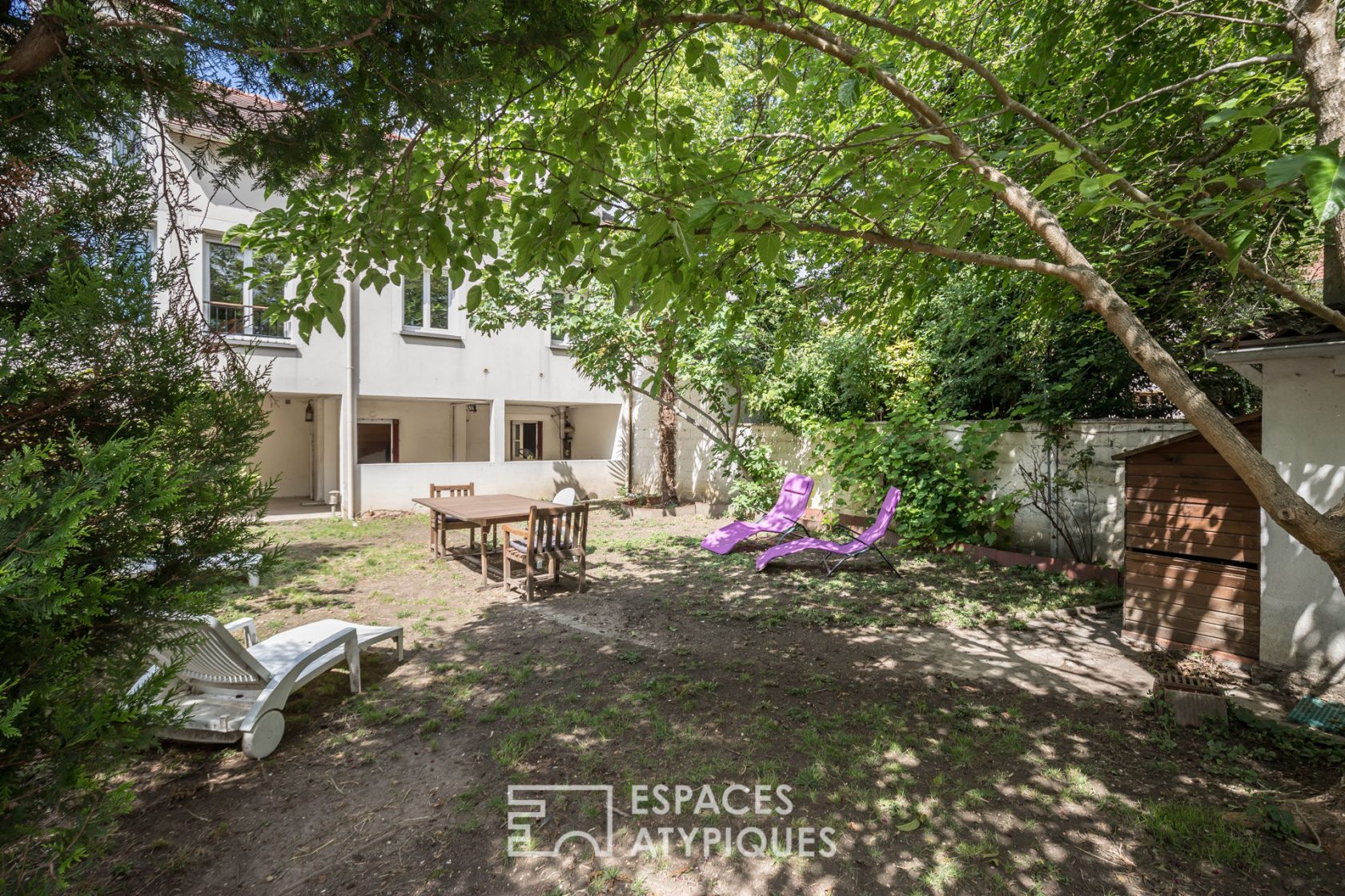 Townhouse with garden and outbuilding