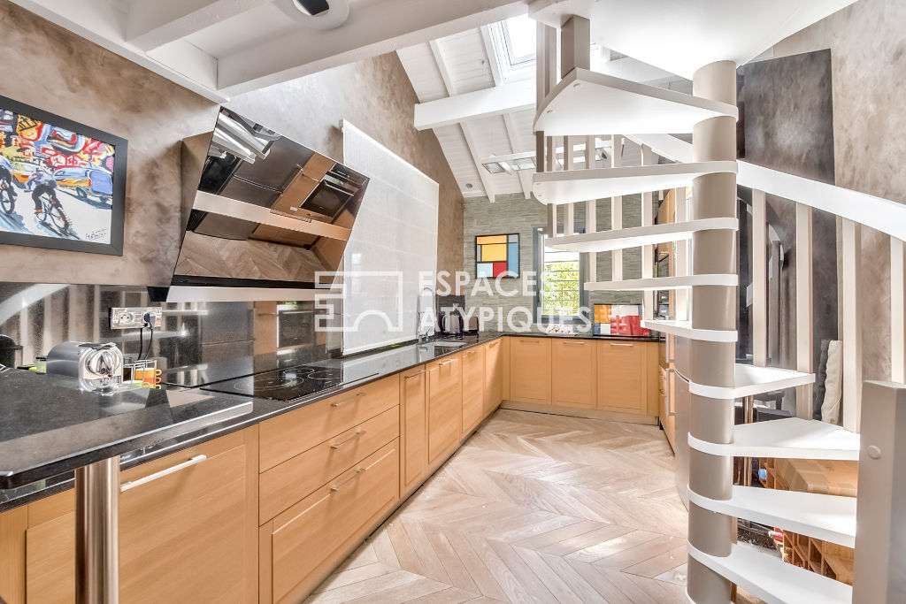 Maison avec extension en bois et jardin paysagé