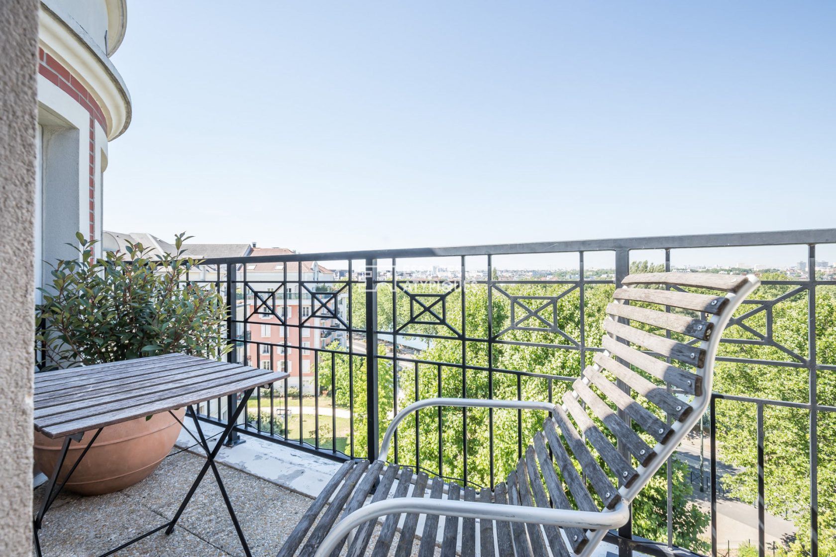 Duplex with open view of the Seine