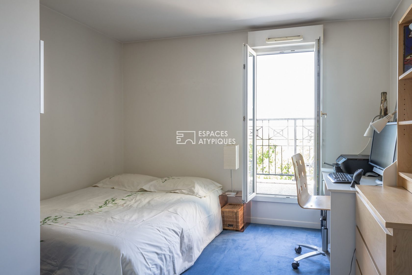 Duplex with open view of the Seine