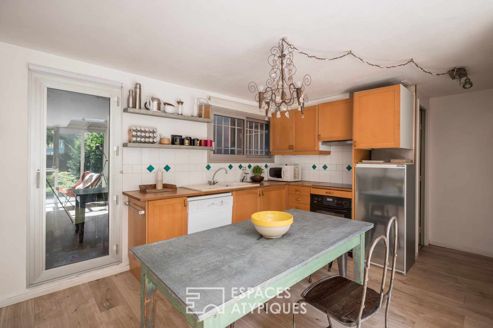 Workshop-style duplex with garden
