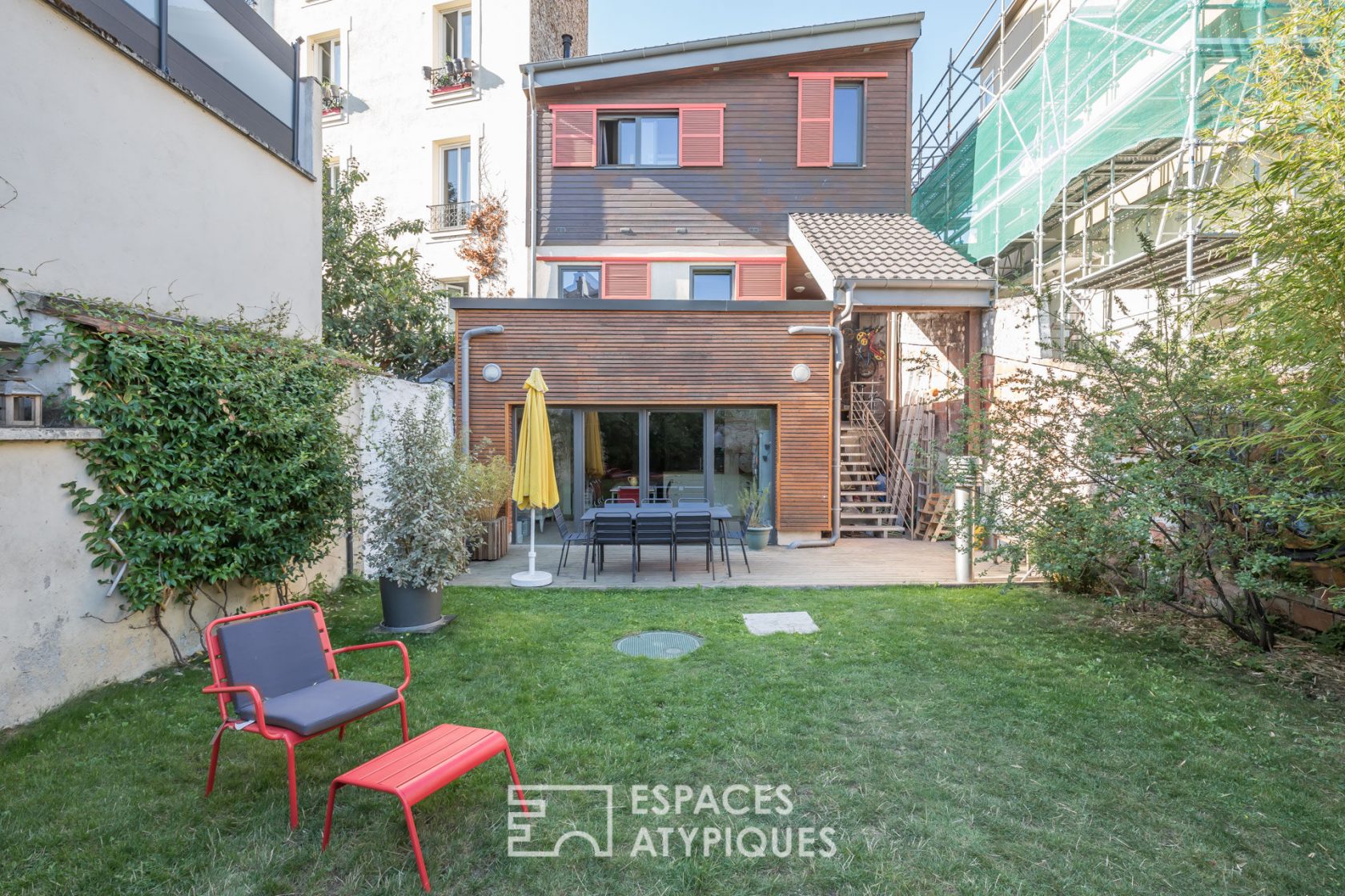 Maison avec terrasse et jardin revue par architecte