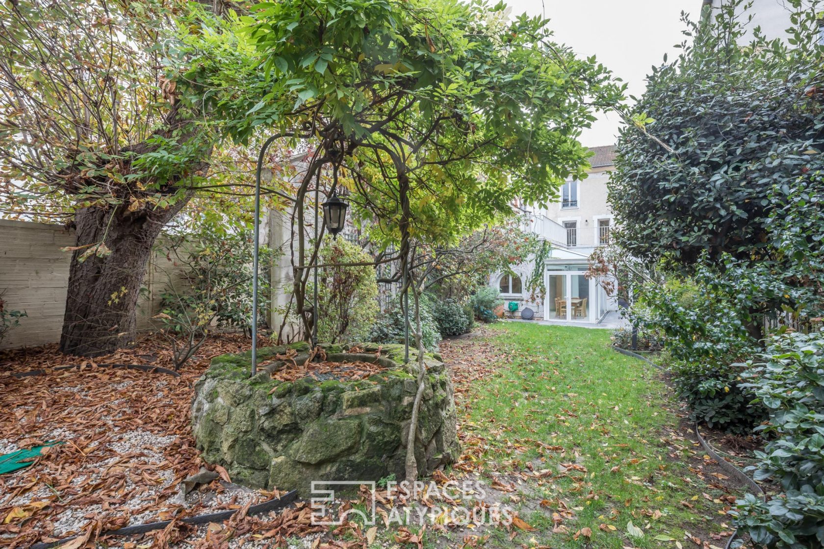 House with garden in the city center