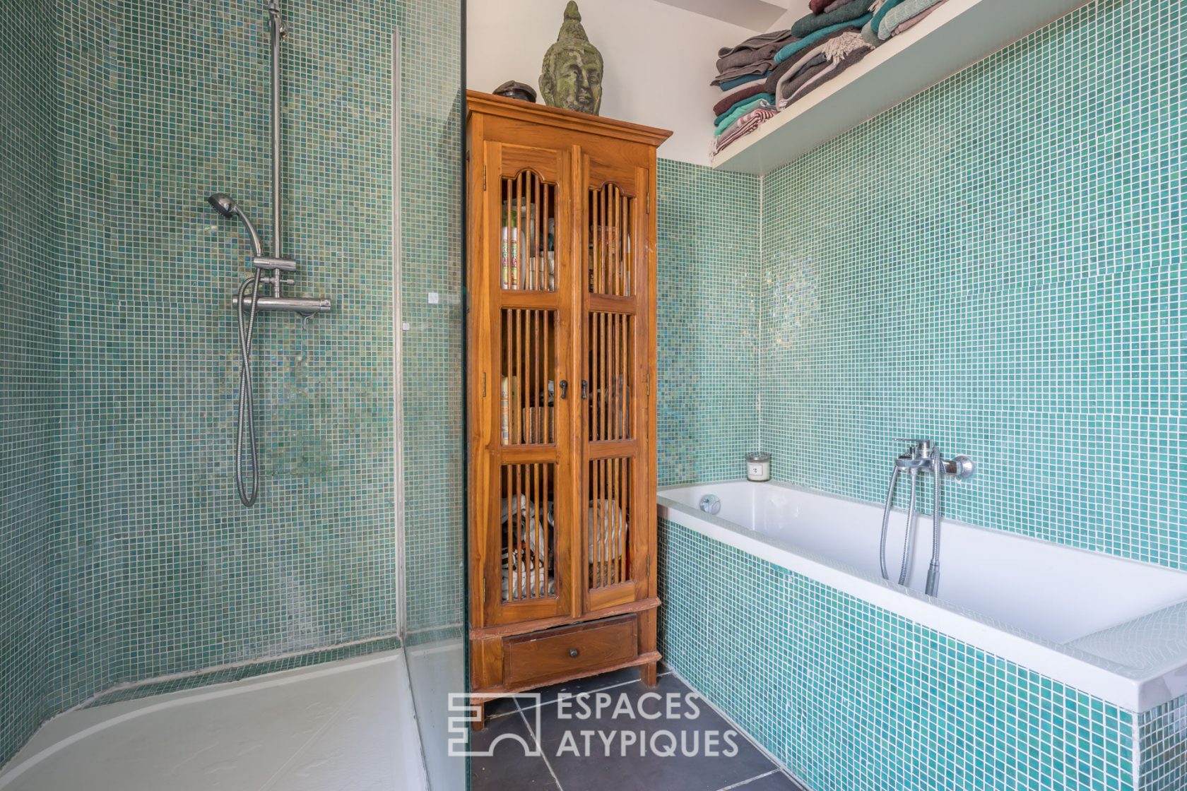 Bohemian chic longère on the banks of the Marne