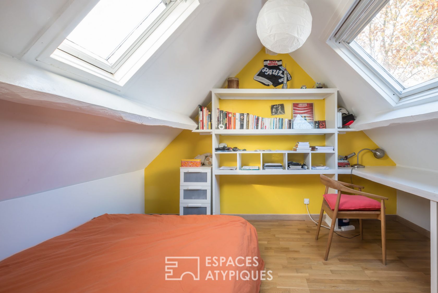 Bohemian chic longère on the banks of the Marne