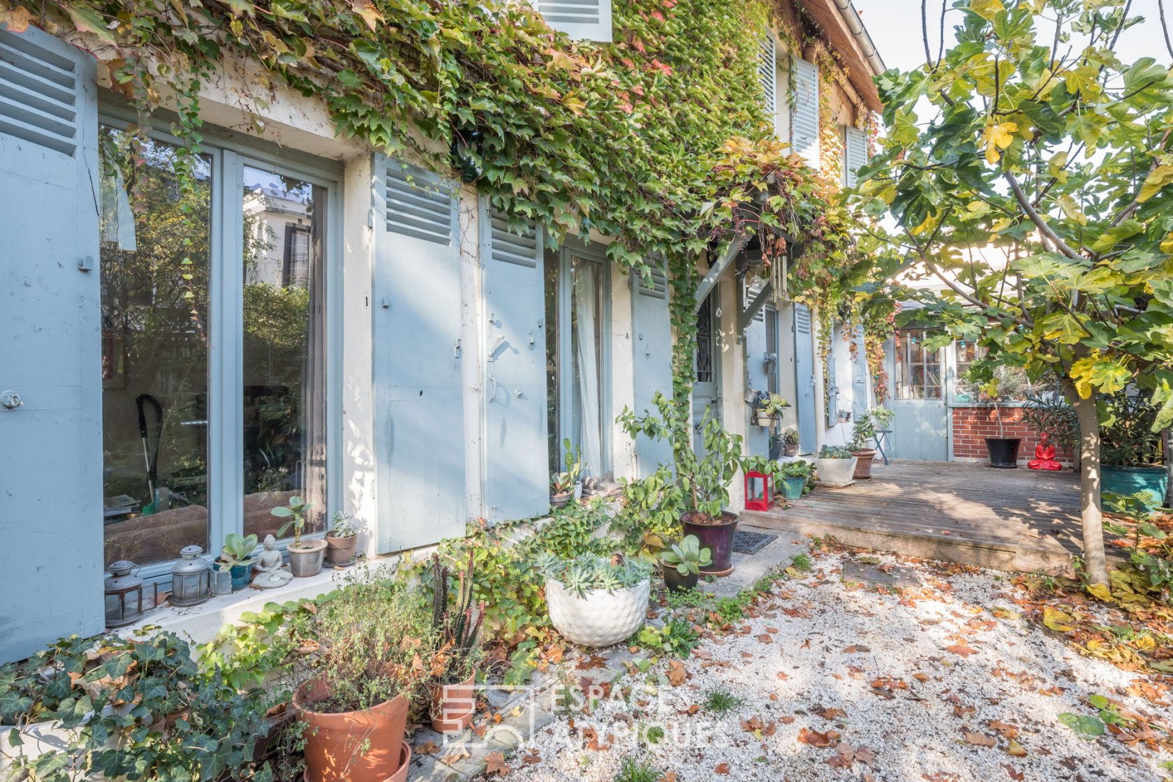 Bohemian chic longère on the banks of the Marne