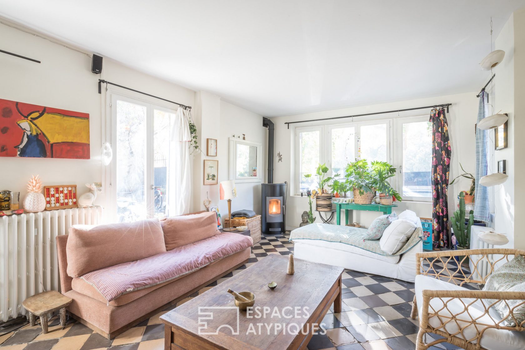 Bohemian chic longère on the banks of the Marne