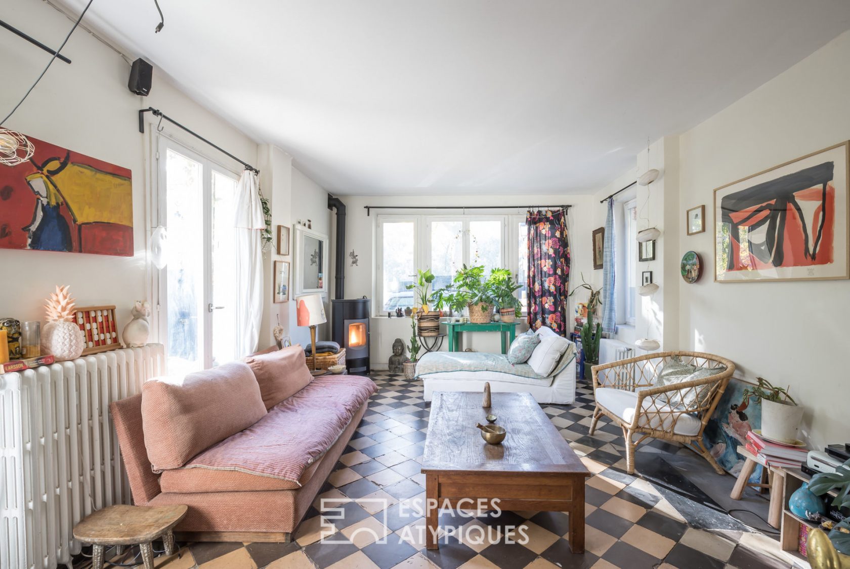 Bohemian chic longère on the banks of the Marne