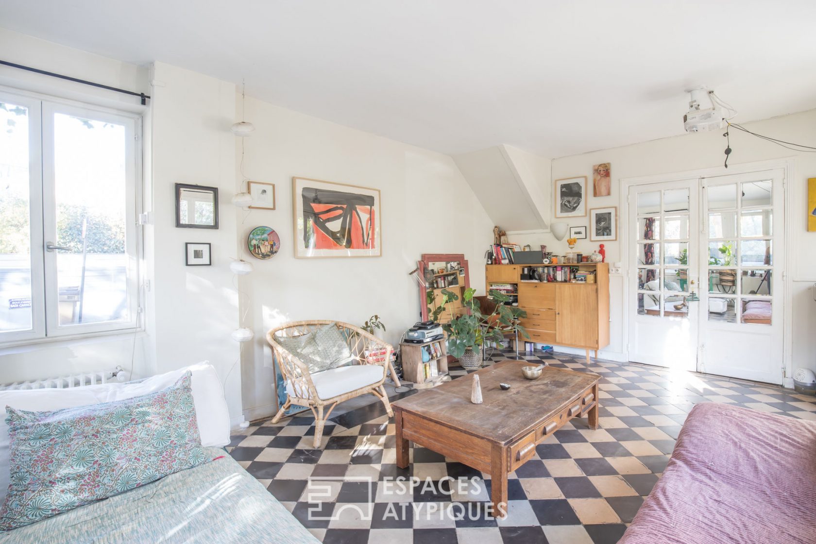 Bohemian chic longère on the banks of the Marne