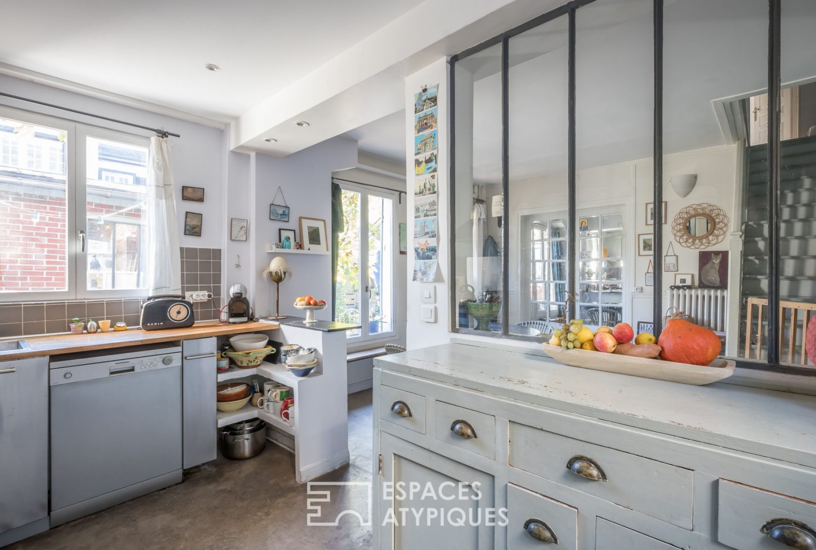 Bohemian chic longère on the banks of the Marne