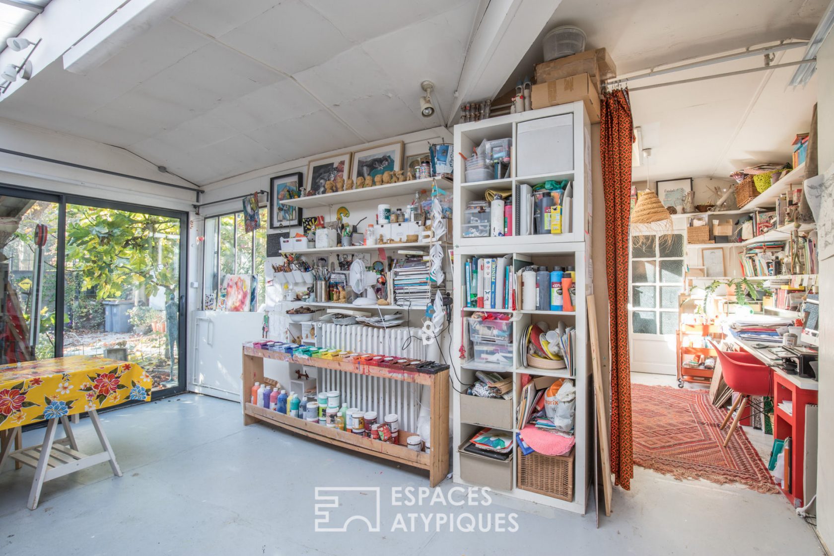 Bohemian chic longère on the banks of the Marne