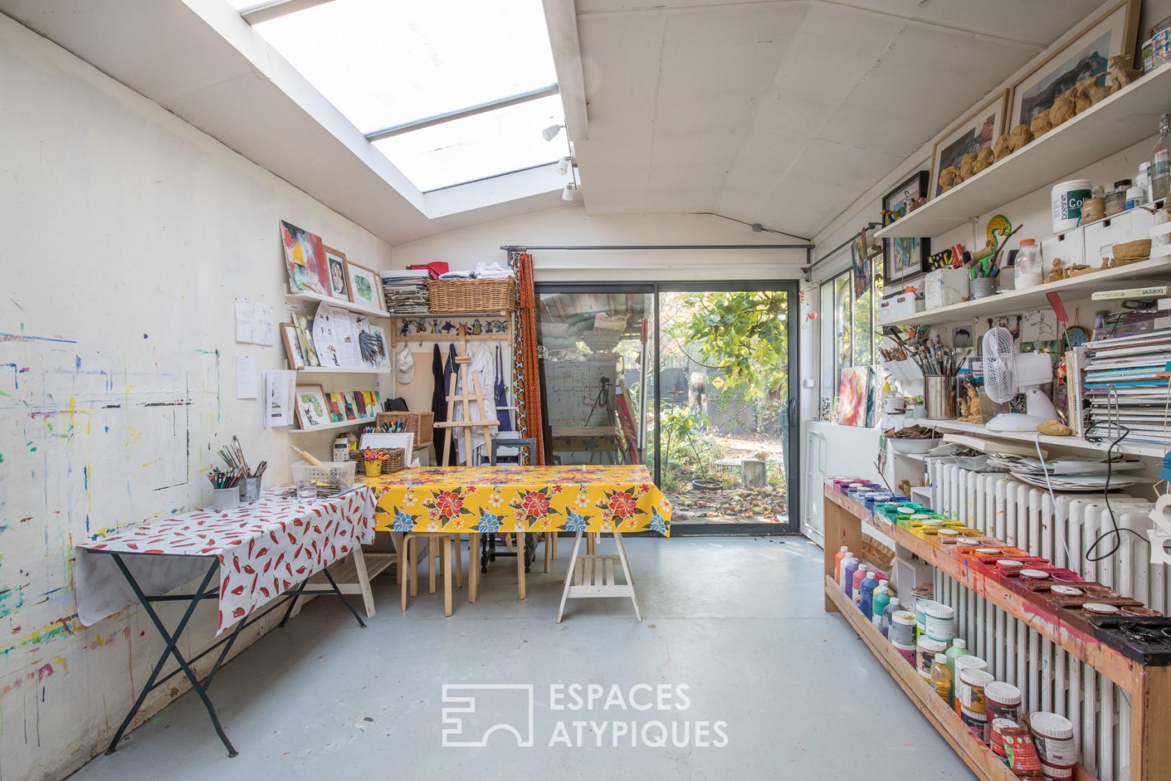 Bohemian chic longère on the banks of the Marne