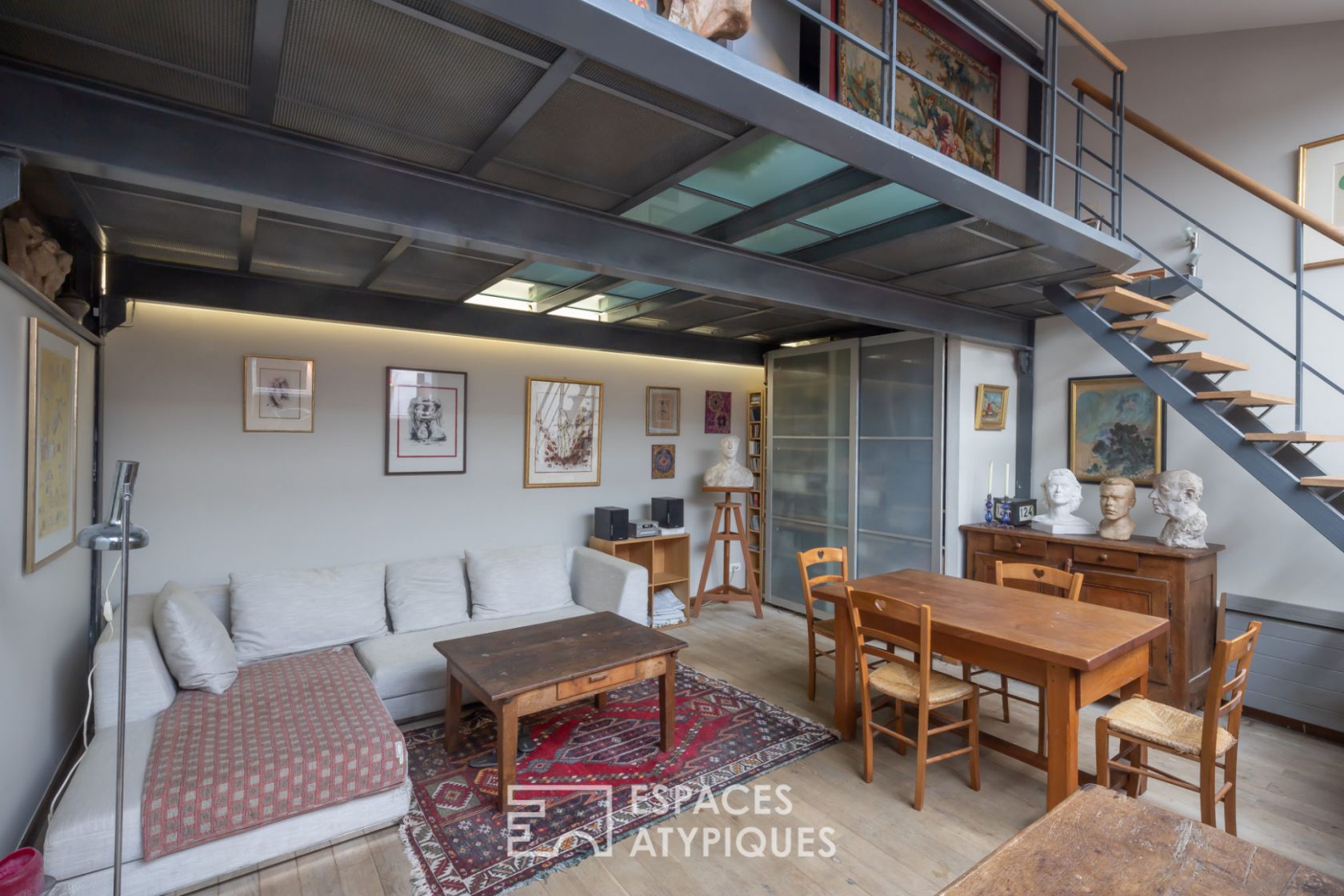 Former rope factory and its courtyard transformed into a loft