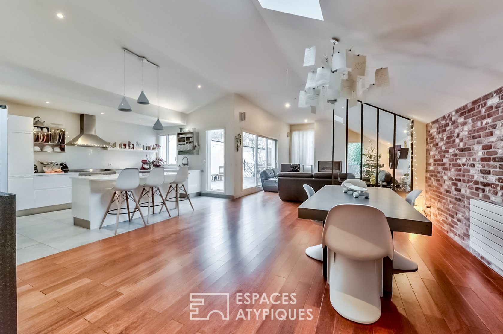 Family loft with terrace and garden