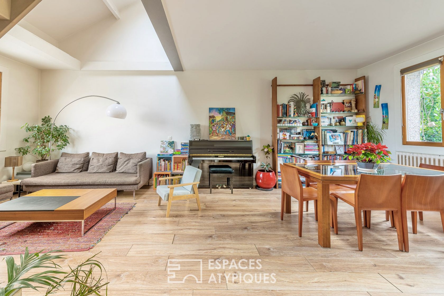 Duplex lumineux aux derniers étages d’une ancienne maison de ville