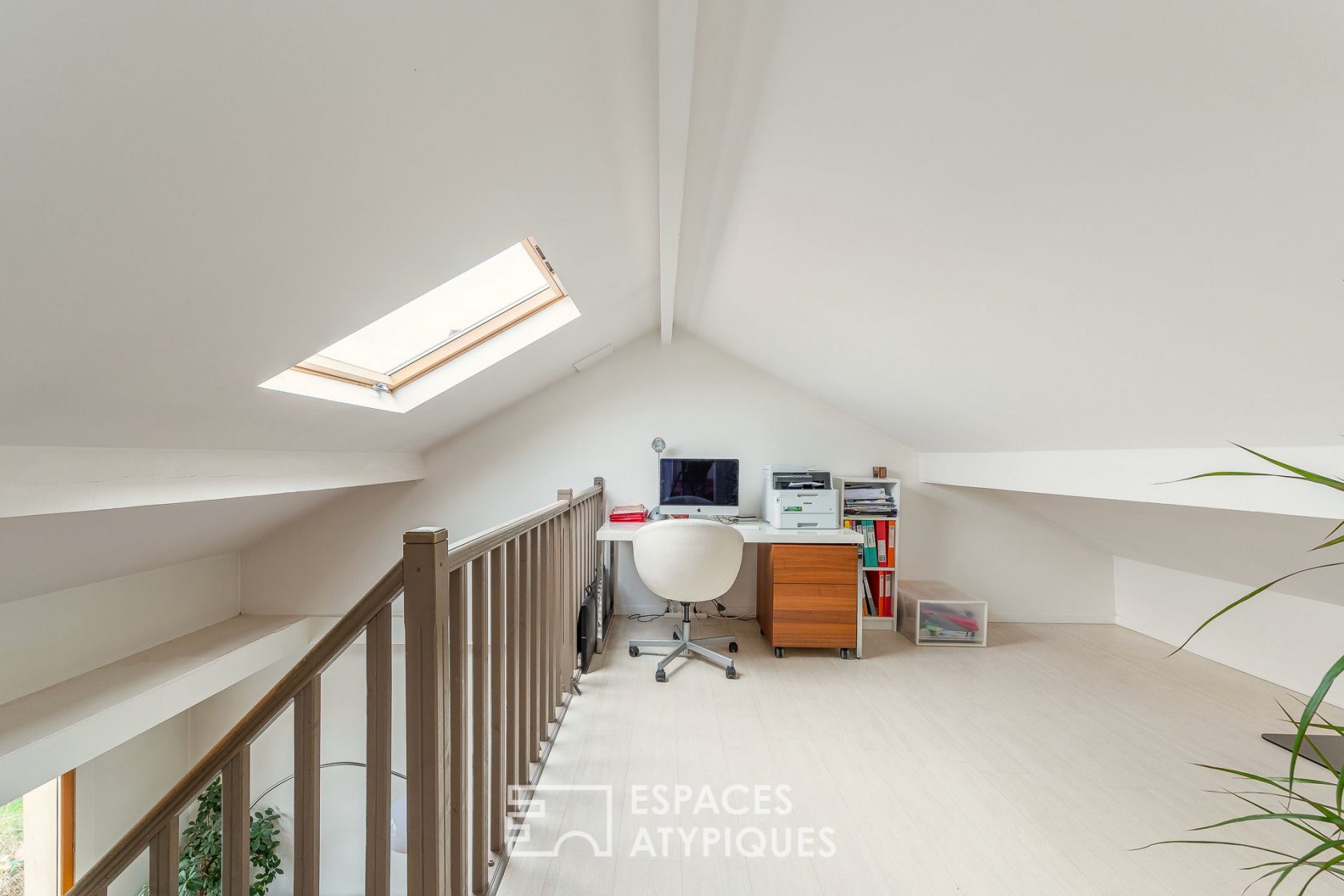 Duplex lumineux aux derniers étages d’une ancienne maison de ville