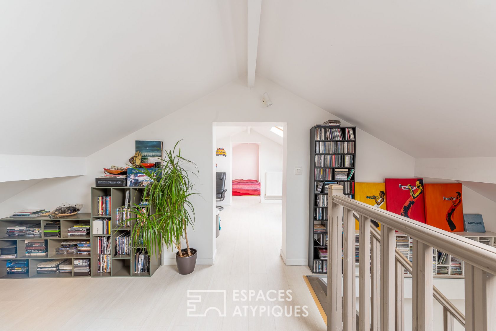 Duplex lumineux aux derniers étages d’une ancienne maison de ville