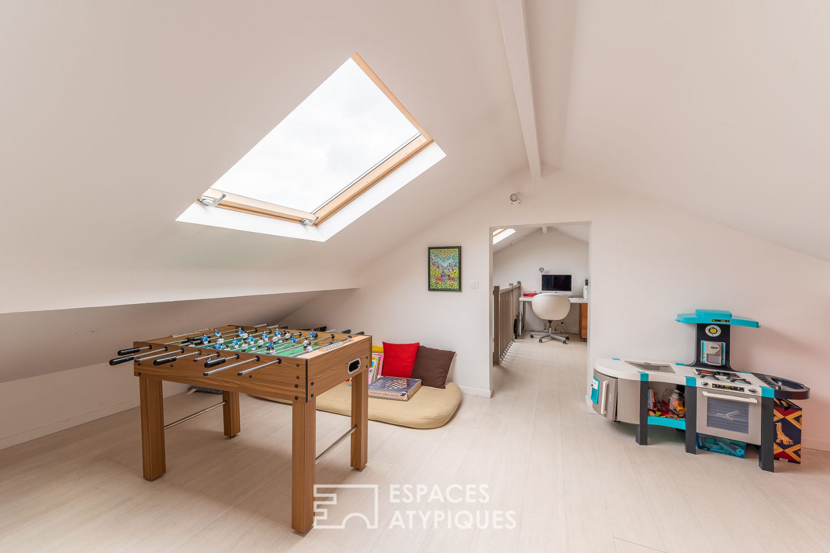 Duplex lumineux aux derniers étages d’une ancienne maison de ville