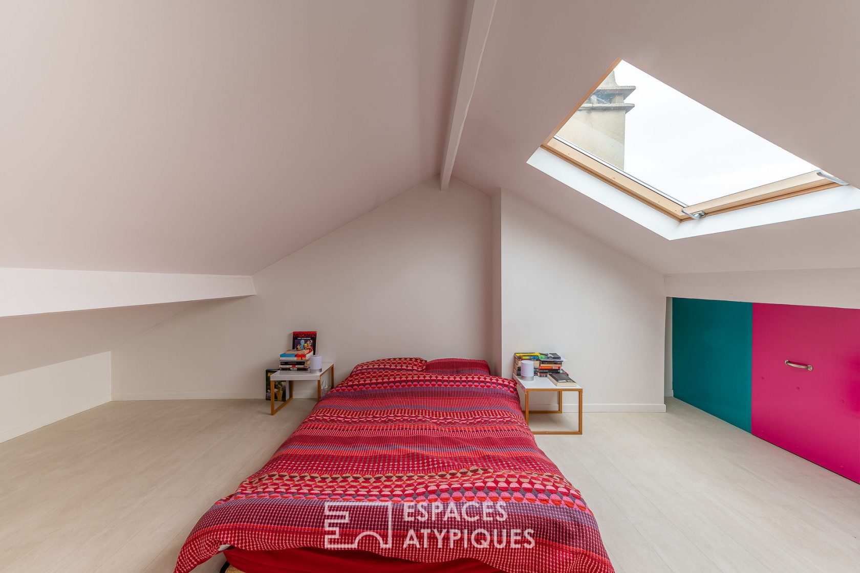 Duplex lumineux aux derniers étages d’une ancienne maison de ville