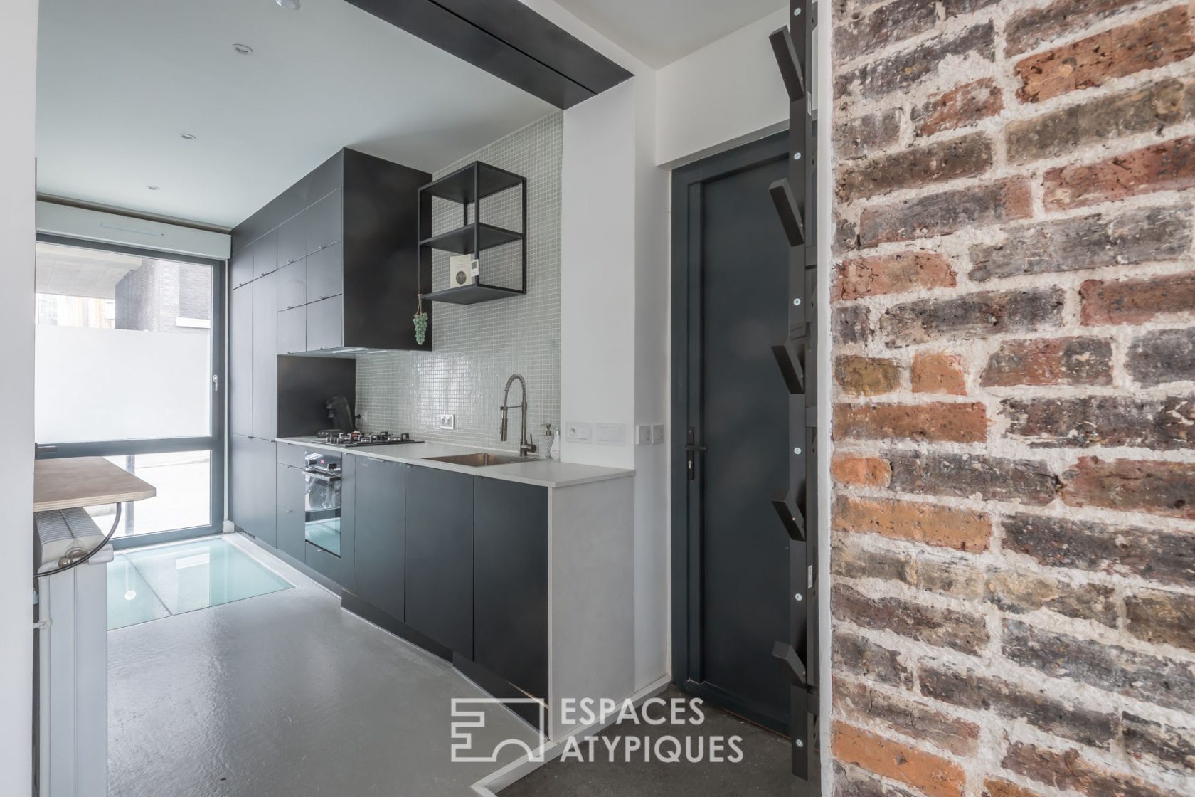 DÉJÀ LOUÉ : Ancien atelier de peintre transformé en souplex à l’esprit loft