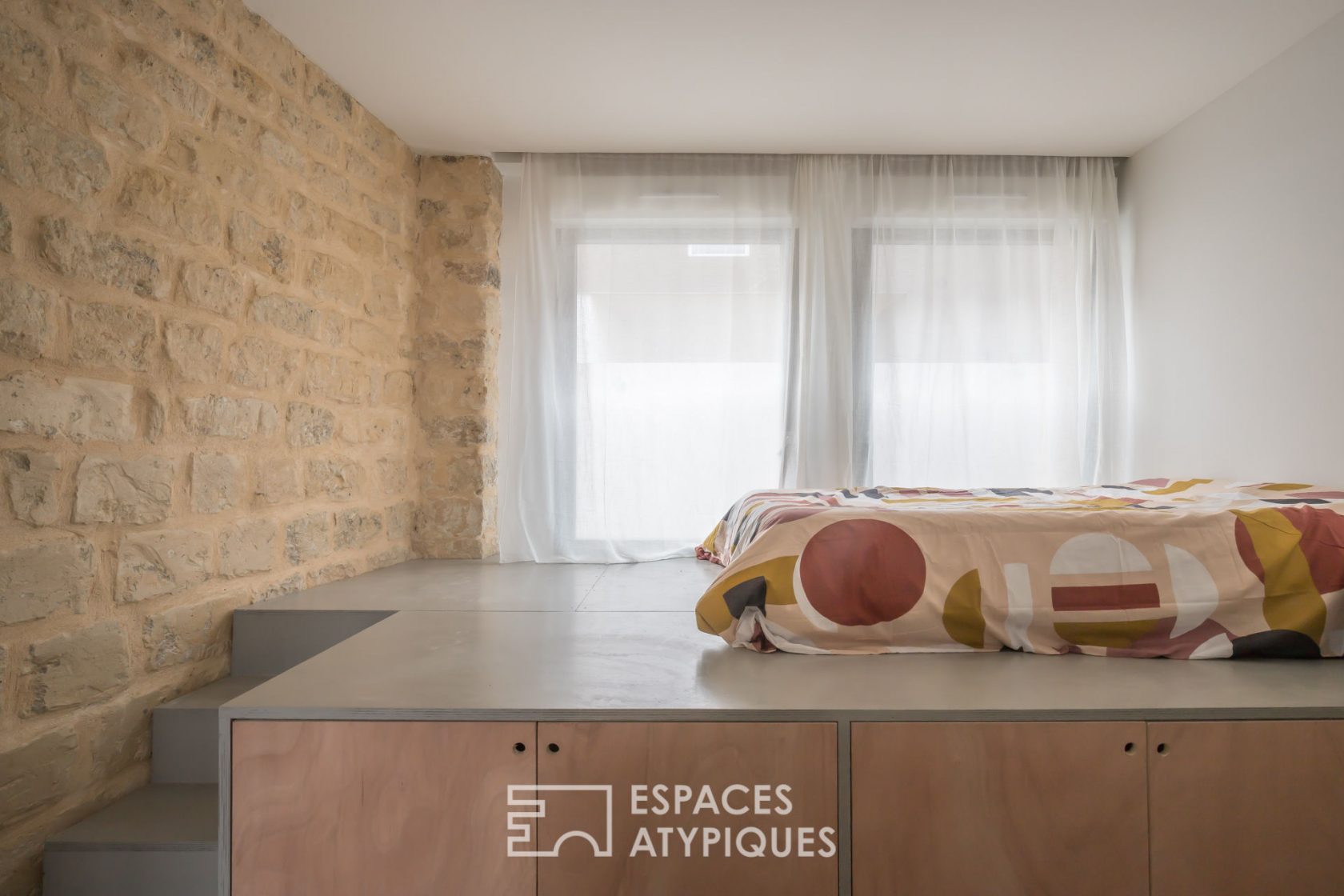 DÉJÀ LOUÉ : Ancien atelier de peintre transformé en souplex à l’esprit loft