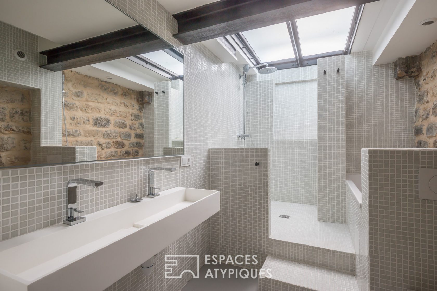 DÉJÀ LOUÉ : Ancien atelier de peintre transformé en souplex à l’esprit loft