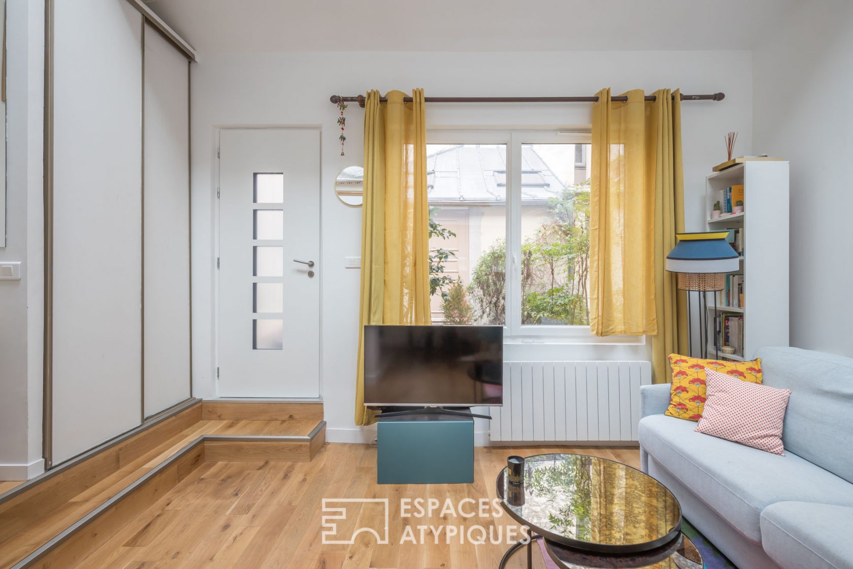 Small house on courtyard near Montparnasse