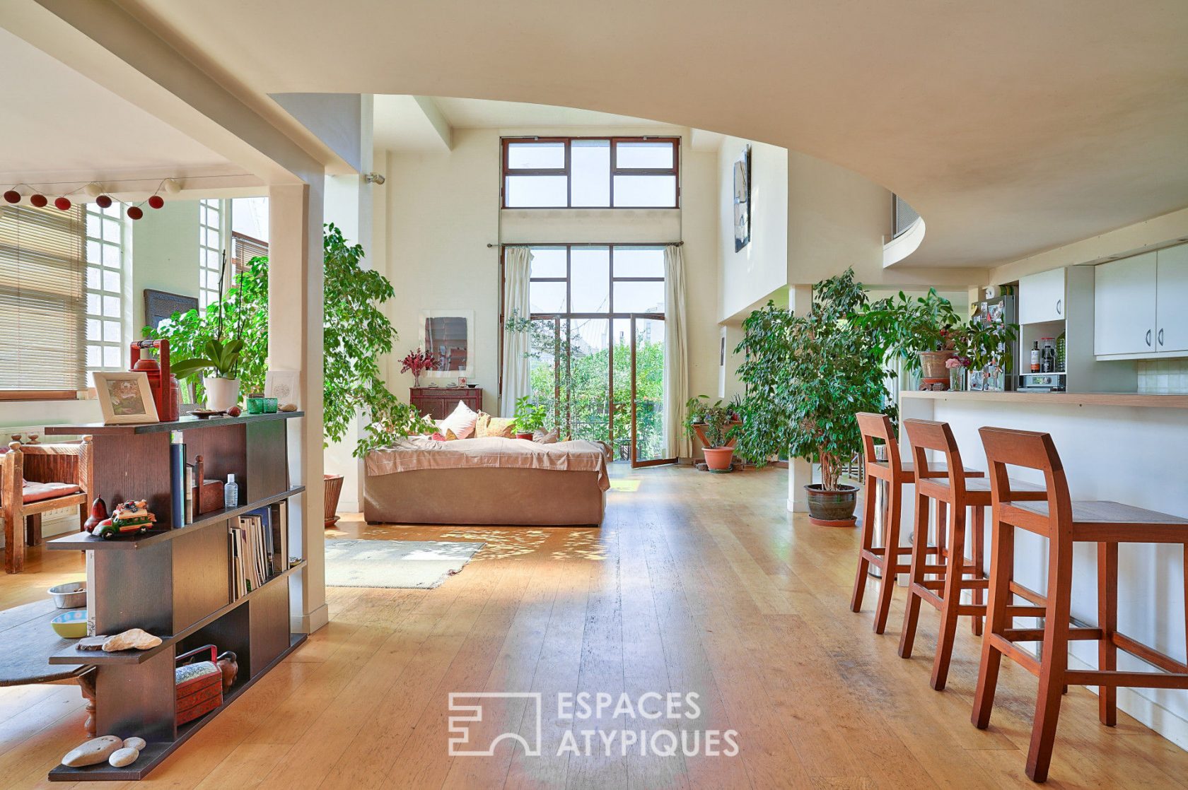 Loft en duplex aux volumes hors normes avec terrasse