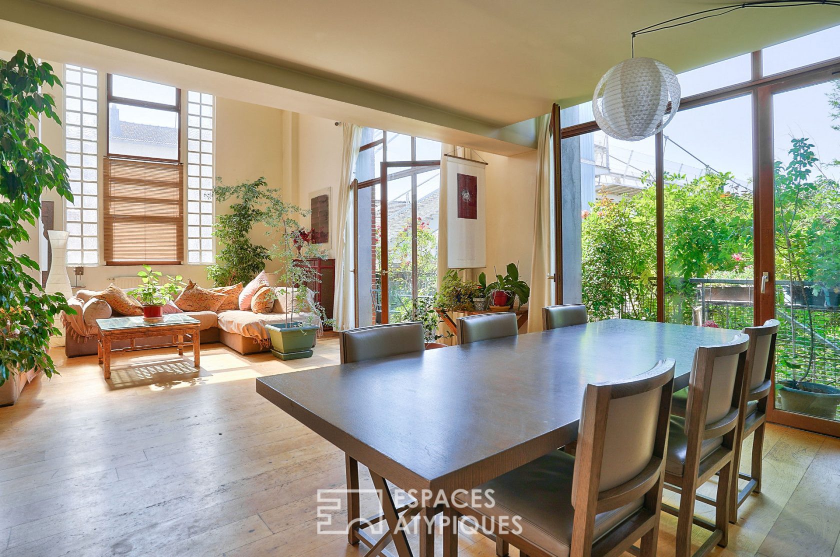 Loft en duplex aux volumes hors normes avec terrasse
