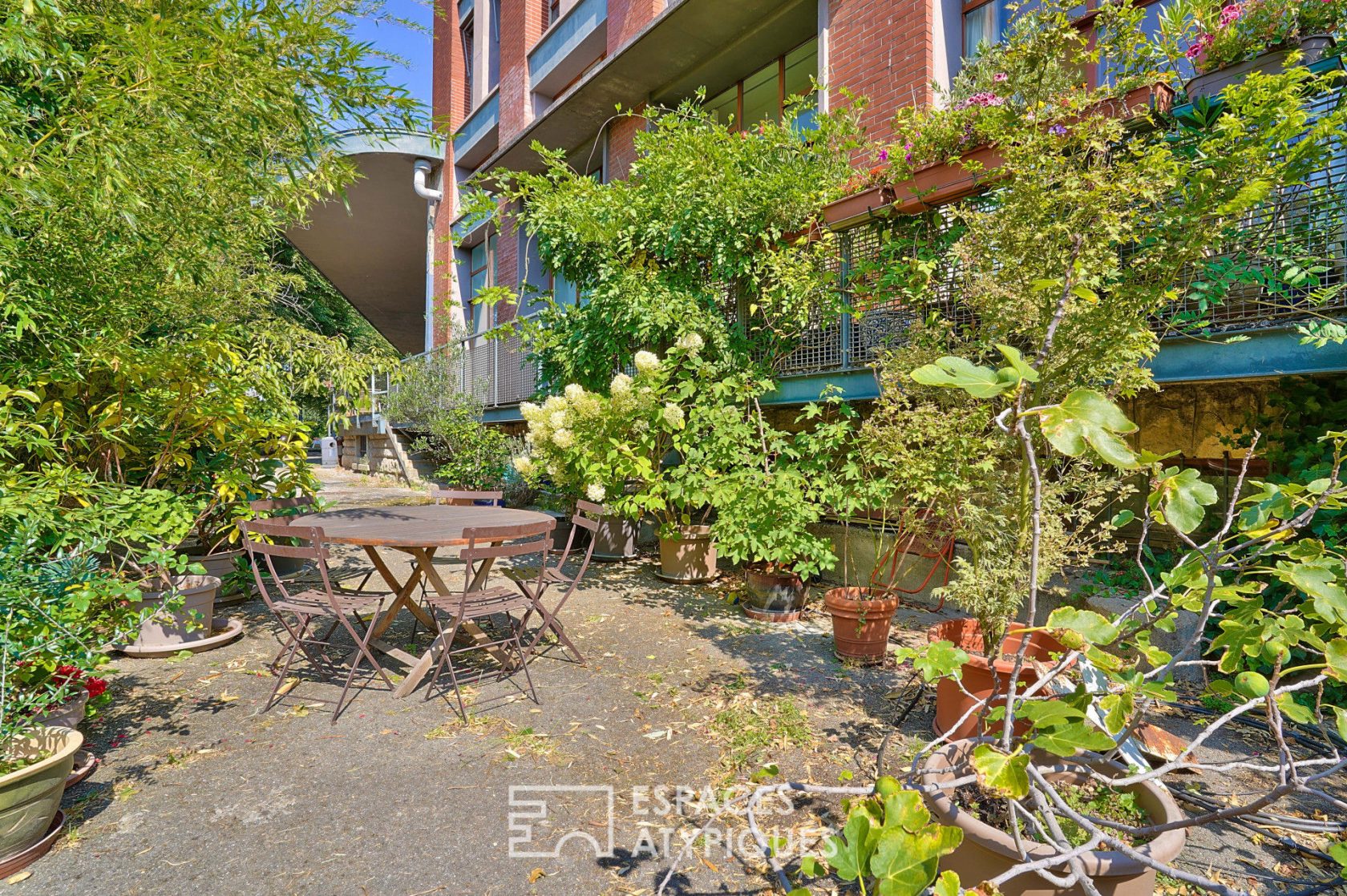 Loft en duplex aux volumes hors normes avec terrasse