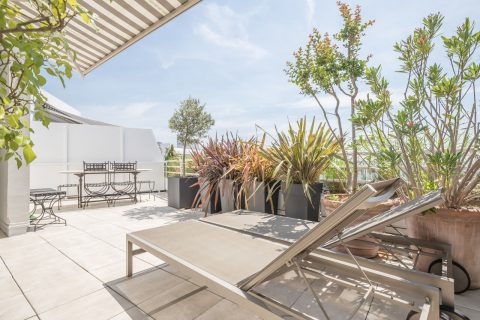 Roof top duplex with panoramic view